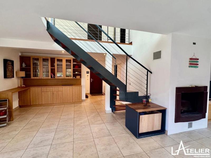 Maison - 169 m² - 9 pièces