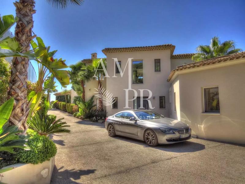 Villa - 315 m² - 8 pièces
