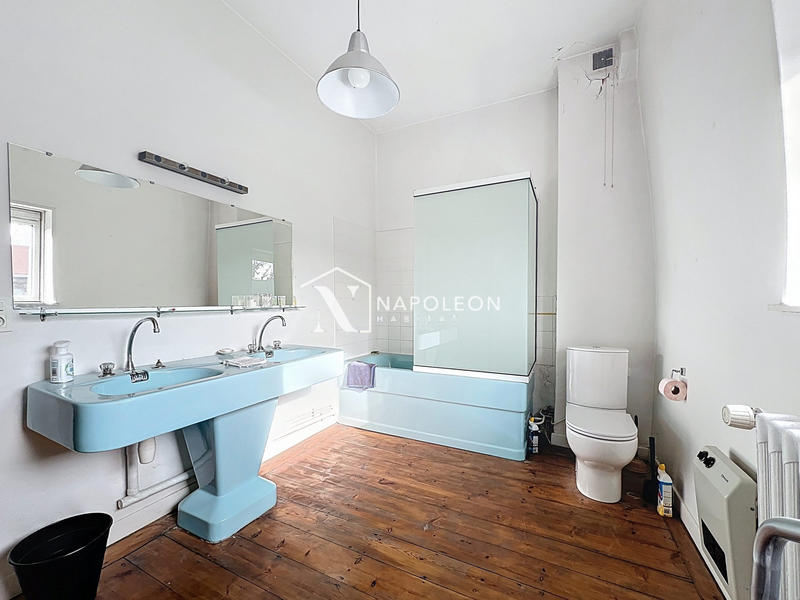 Maison - 260 m² - 7 pièces