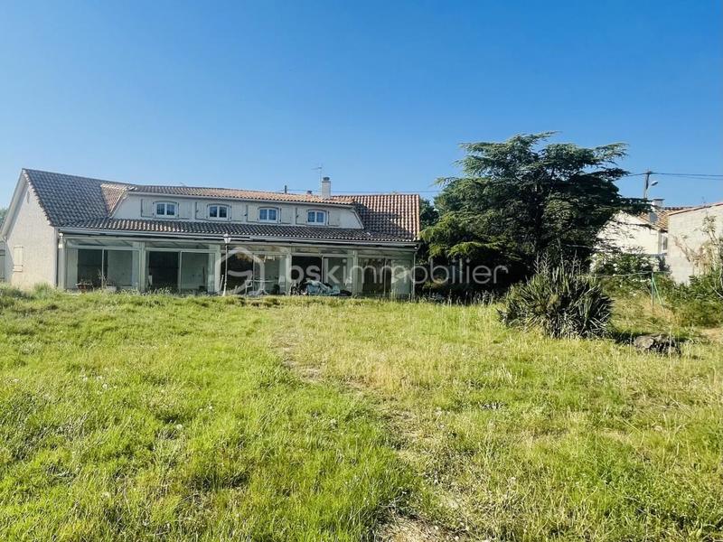 Maison traditionnelle - 259 m² - 8 pièces