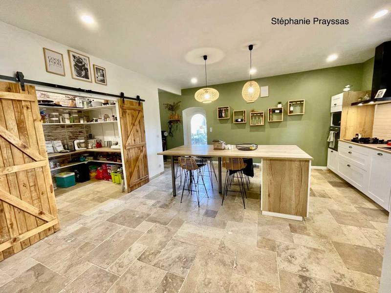 Maison - 300 m² - 5 pièces