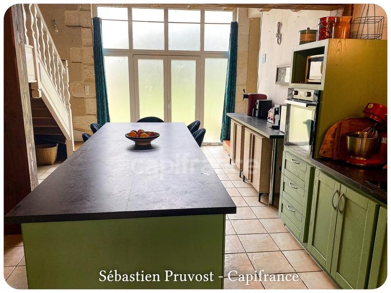 Maison en pierre - 250 m² - 8 pièces