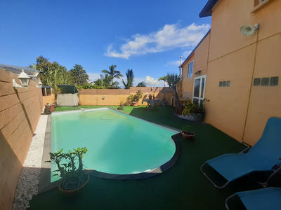 Propriété - 224 m² - 9 pièces