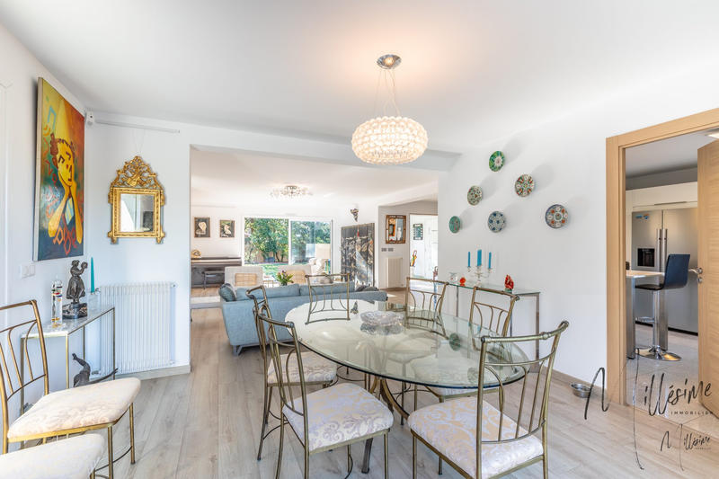 Maison - 180 m² - 7 pièces