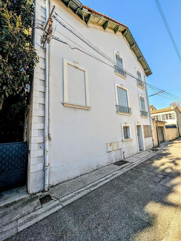 Maison - 230 m² - 8 pièces