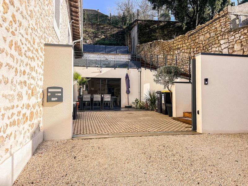 Propriété - 188 m² - 7 pièces