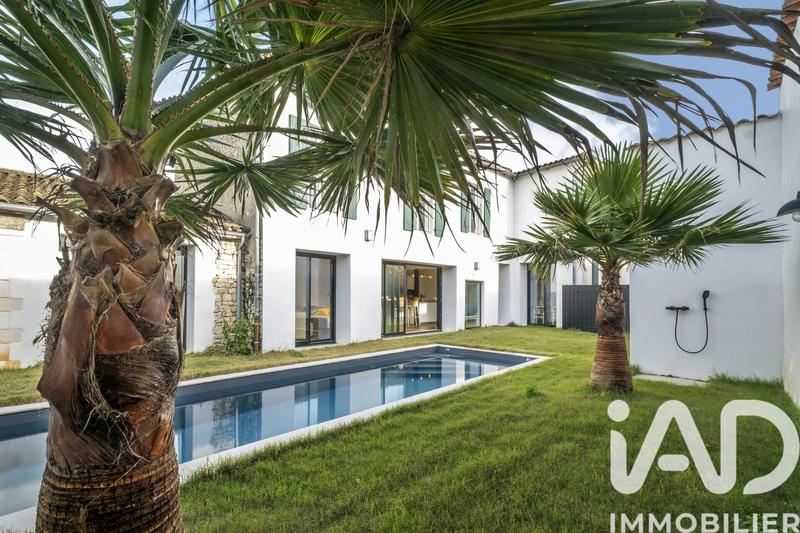 Maison - 230 m² - 7 pièces