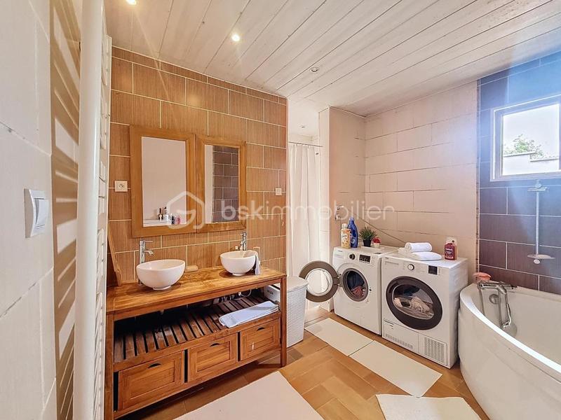 Maison - 180 m² - 7 pièces