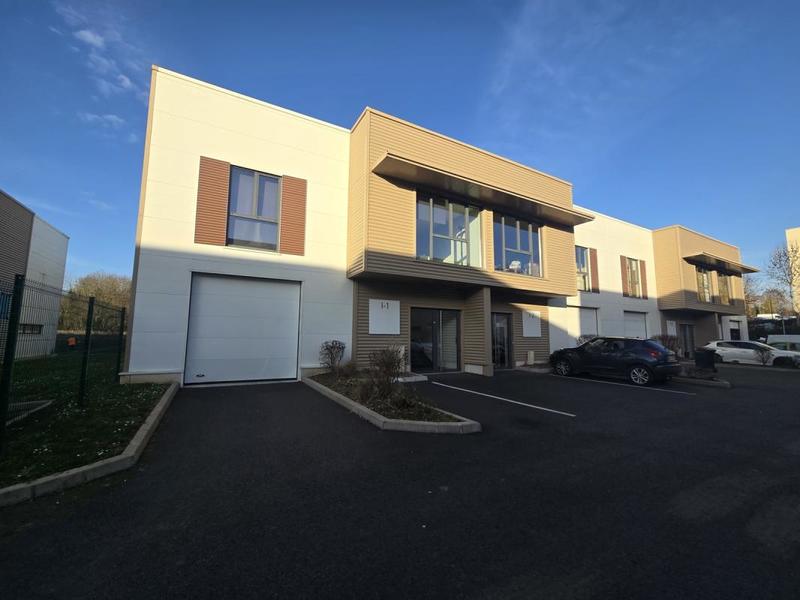 Local d'activité / Entrepôt - 221 m²