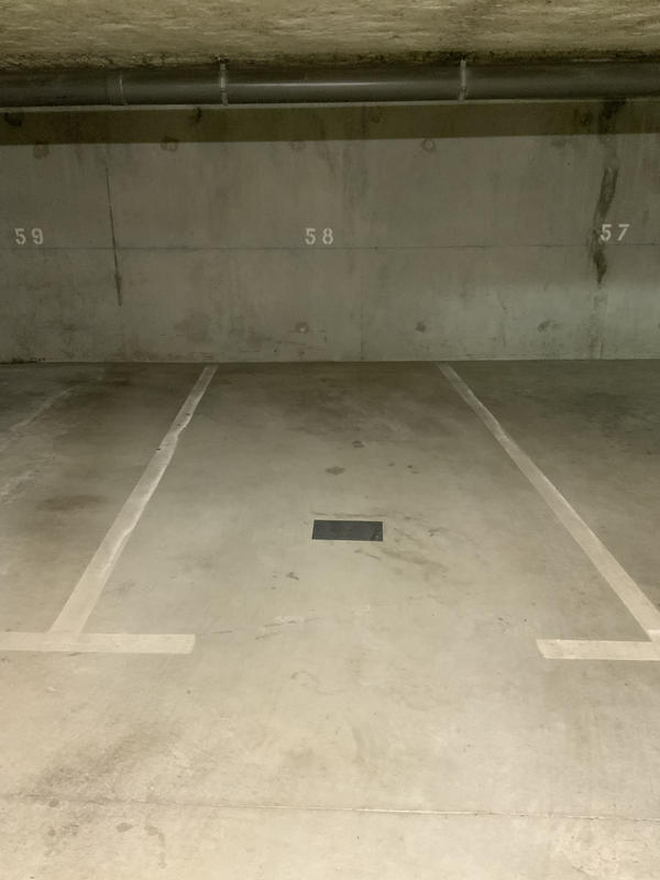 Parking / Garage - 11 m²
