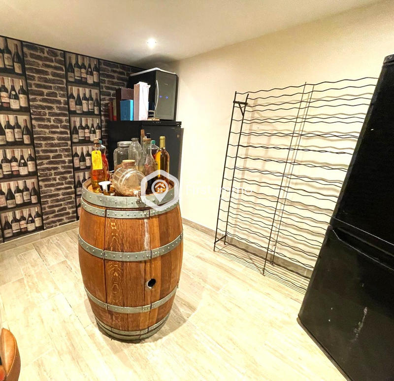 Maison - 230 m² - 7 pièces