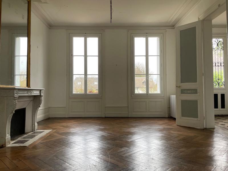 Maison - 241 m² - 11 pièces