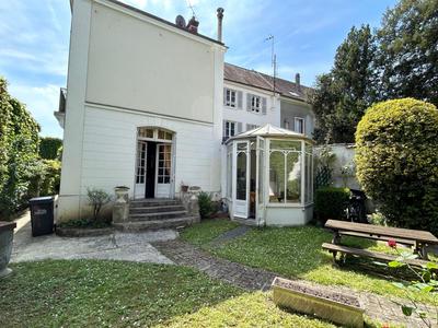 Maison - 285 m² - 9 pièces
