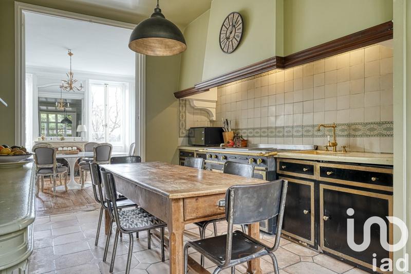 Maison - 300 m² - 9 pièces