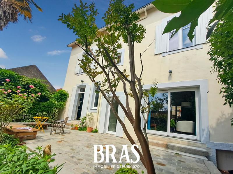 Maison - 200 m² - 6 pièces