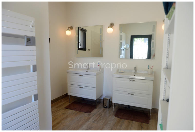 Villa - 225 m² - 9 pièces