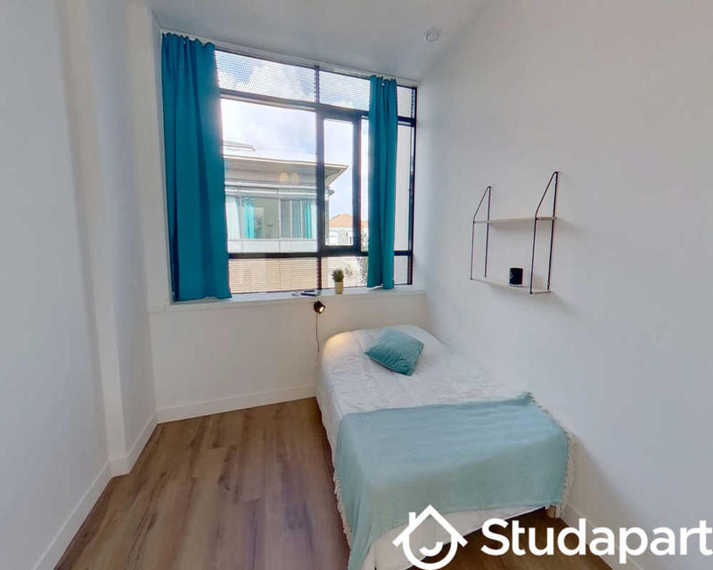 Chambre - 180 m² - 1 pièce