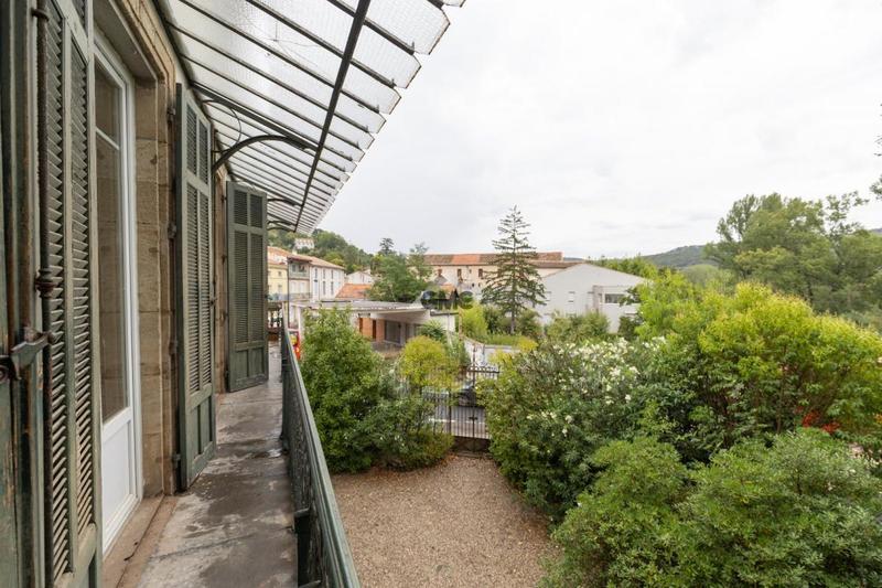 Appartement - 270 m² - 6 pièces