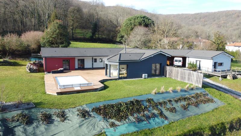 Maison - 228 m² - 6 pièces