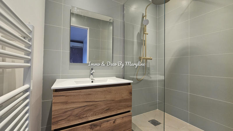 Maison - 240 m² - 6 pièces