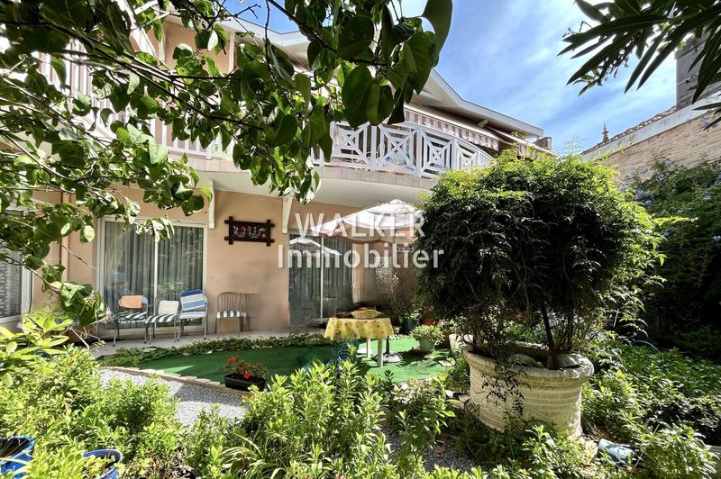 Villa - 260 m² - 10 pièces