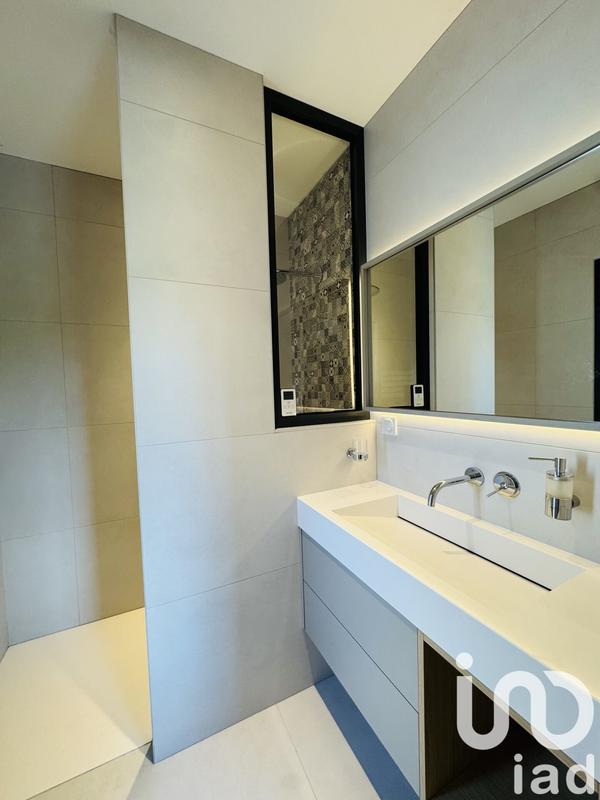 Maison - 240 m² - 8 pièces