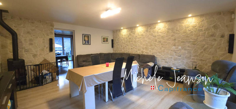 Maison en pierre - 199 m² - 9 pièces