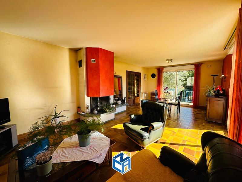 Maison - 214 m² - 9 pièces