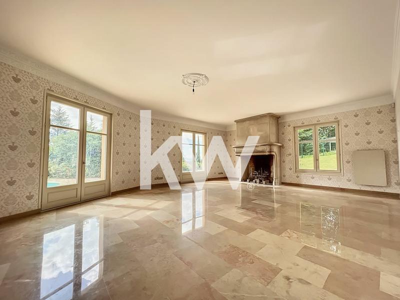 Villa - 548 m² - 22 pièces