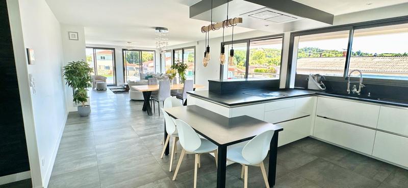 Maison - 161 m² - 5 pièces