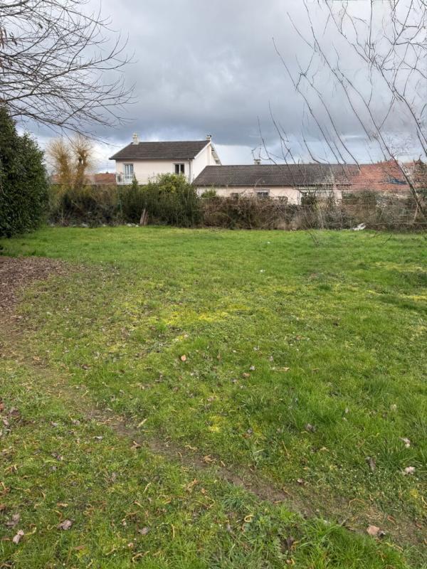 Terrain constructible - 740 m²