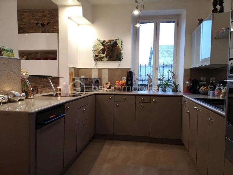 Maison - 326 m² - 11 pièces