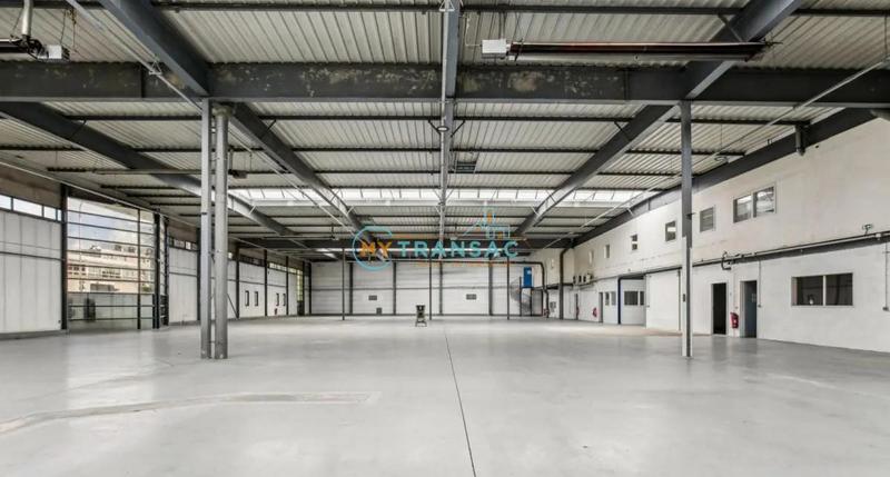 Entrepôt - 2 899 m²