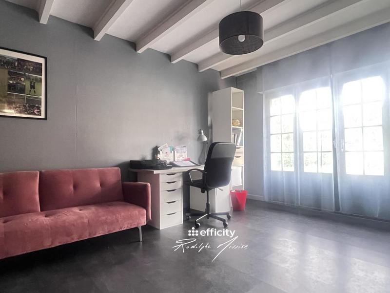 Maison - 220 m² - 8 pièces