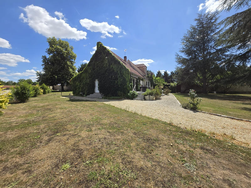 Maison - 230 m² - 9 pièces