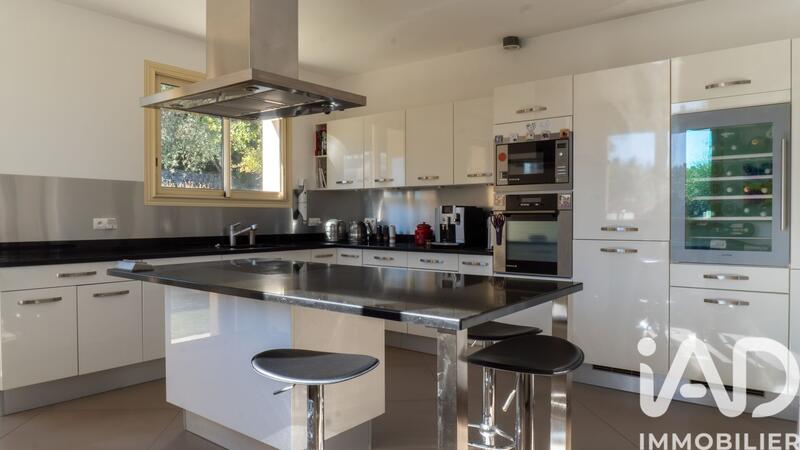 Maison - 340 m² - 6 pièces