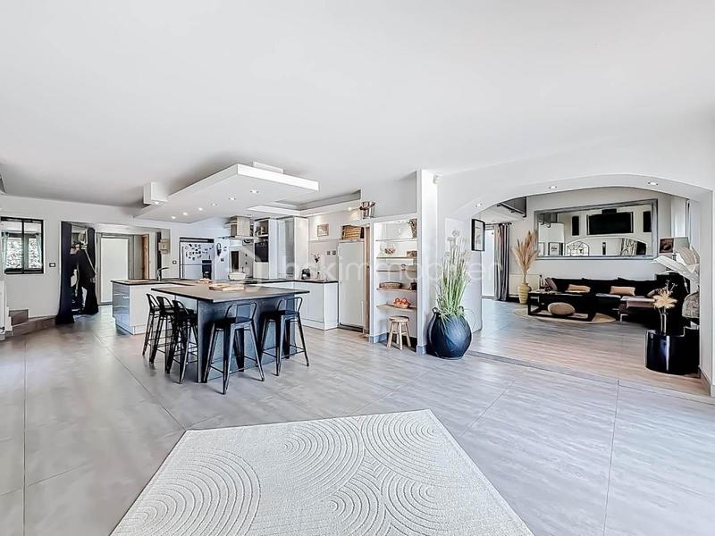 Maison en pierre - 260 m² - 6 pièces