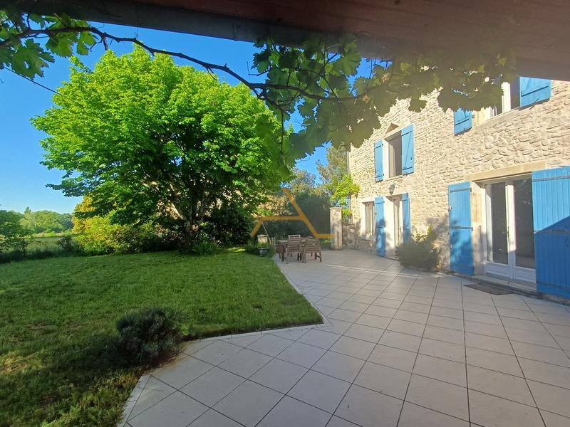 Maison en pierre - 273 m² - 7 pièces