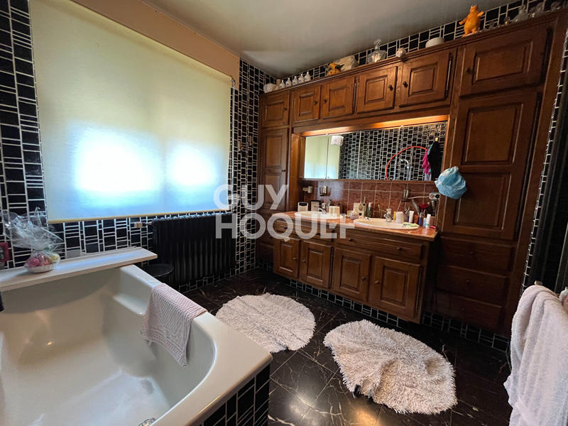 Maison - 268 m² - 10 pièces