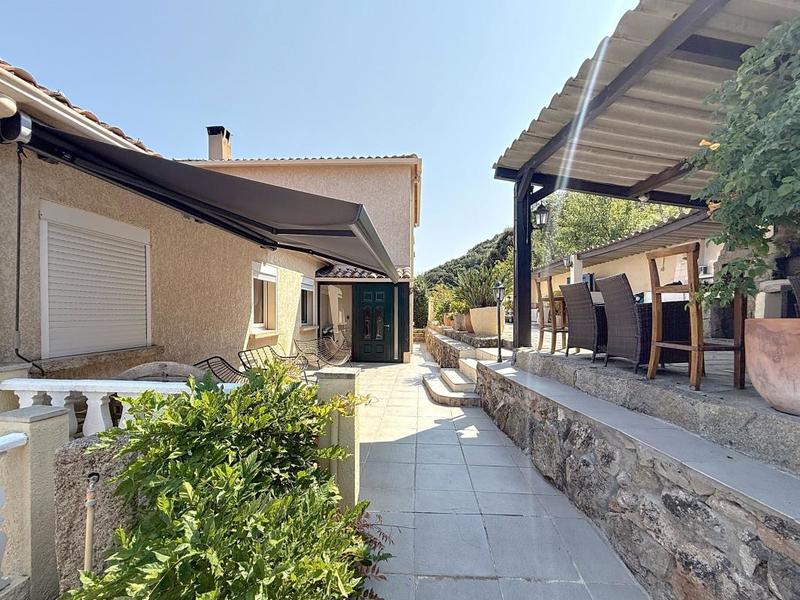 Villa - 300 m² - 5 pièces