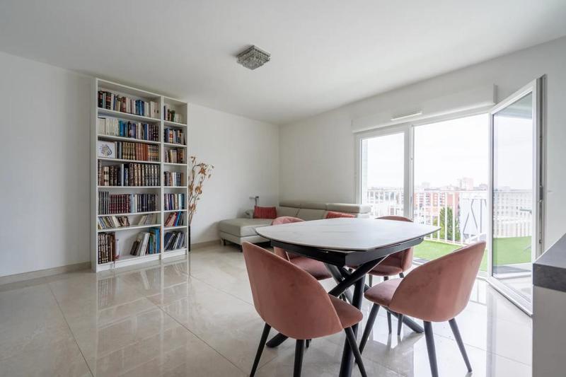 Appartement - 90 m² - 4 pièces