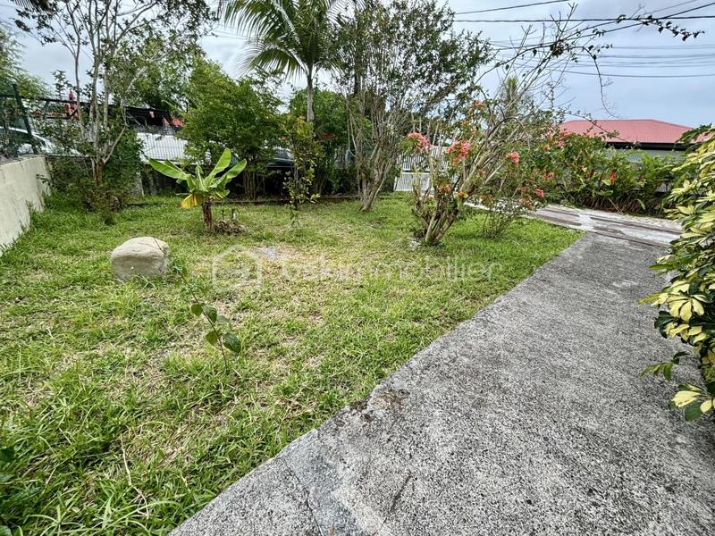 Maison - 205 m² - 9 pièces