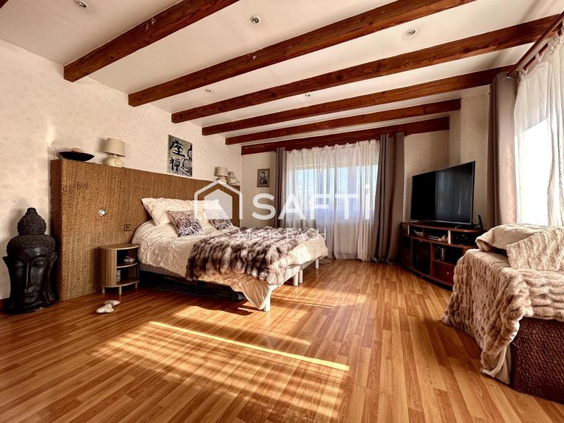 Maison - 240 m² - 5 pièces