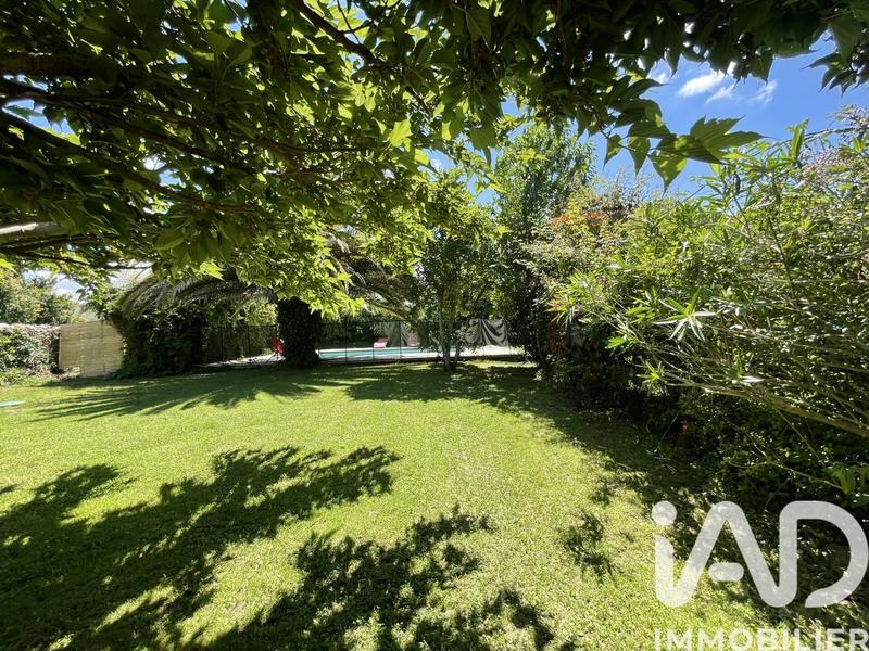 Maison - 240 m² - 10 pièces