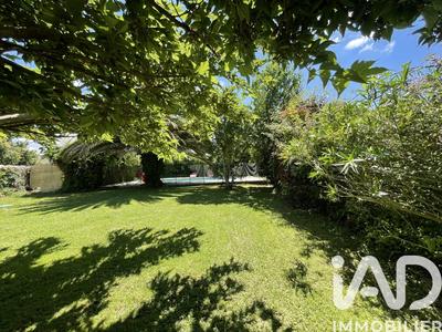 Maison - 240 m² - 10 pièces