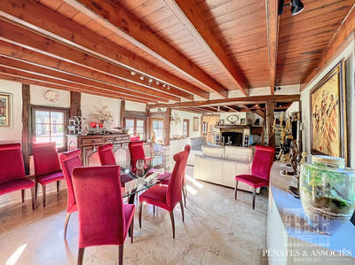 Villa - 360 m² - 6 pièces