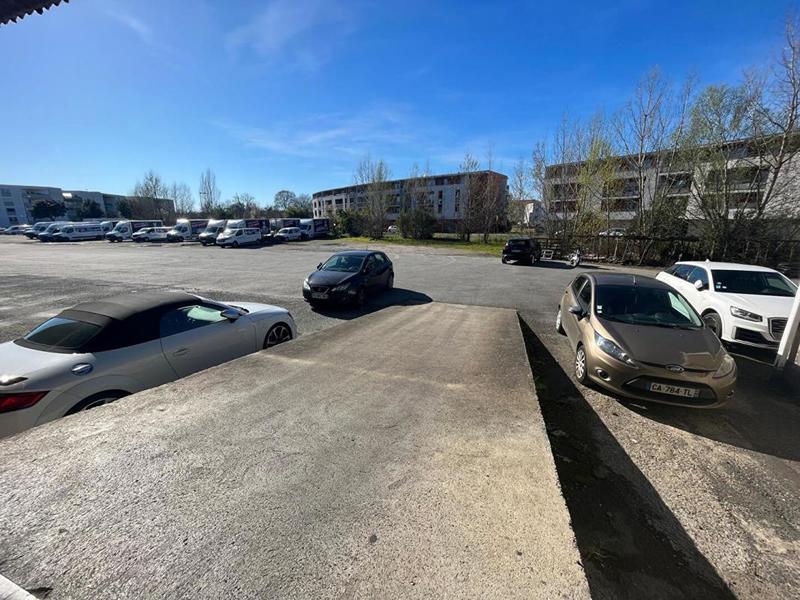 Local d'activité / Entrepôt - 210 m²