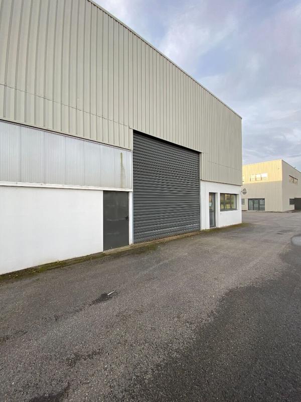 Local commercial - 1 219 m²