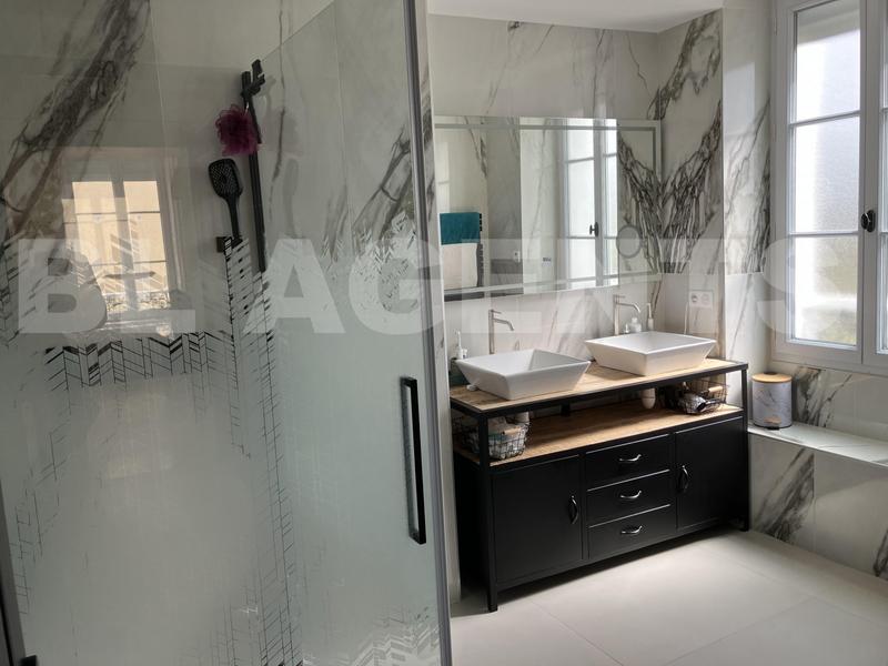 Maison - 255 m² - 10 pièces