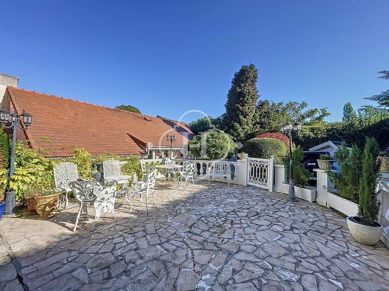 Maison ancienne - 316 m² - 8 pièces